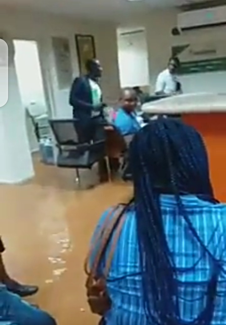 Gtbank Lekki branch totally submerged with flood ( video) - JKCYNO BLOG