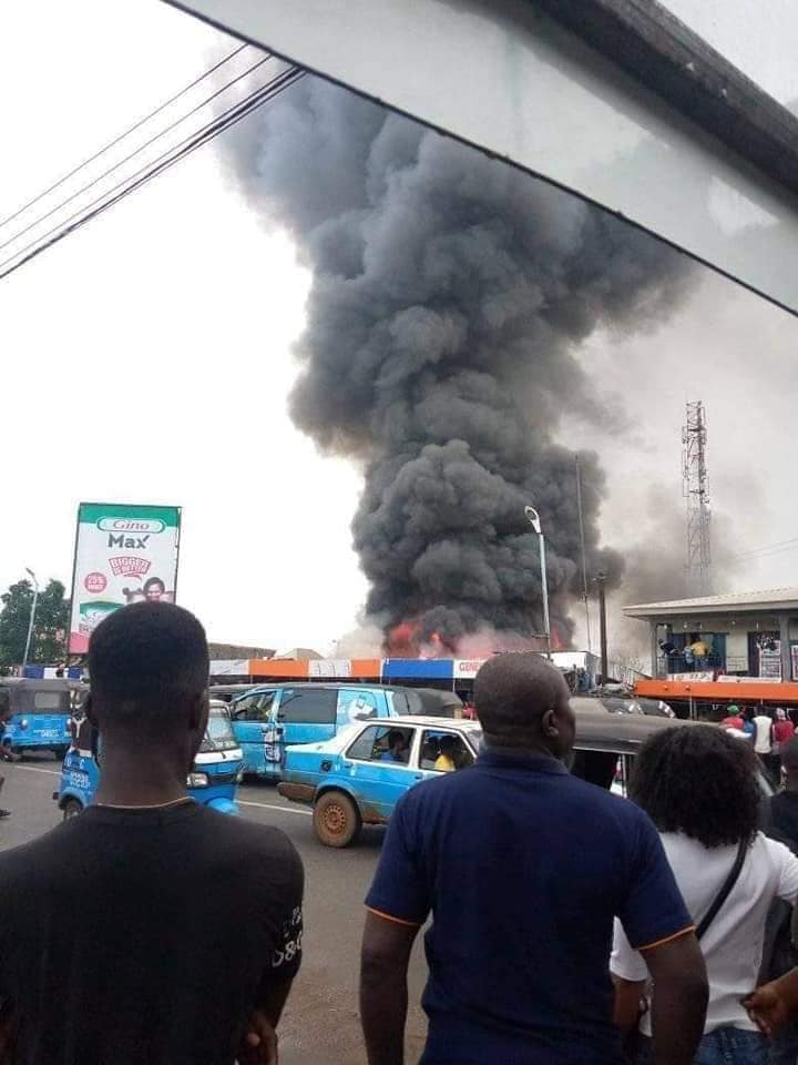 Asaba Market engulfed by fire 