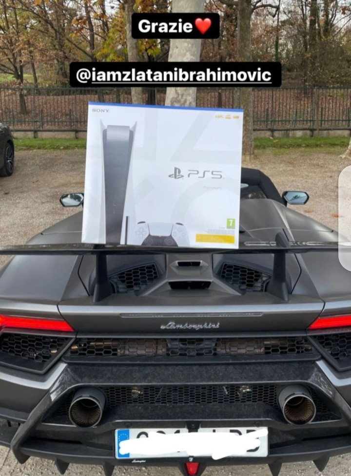 Zlatan Ibrahimovic with PS5