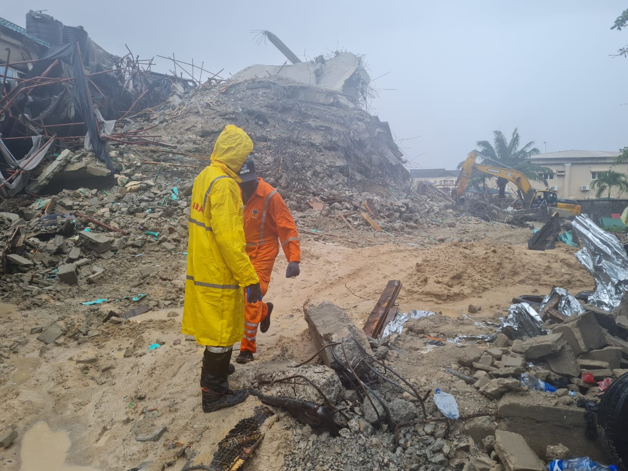 7 storey building collapses in lagos 