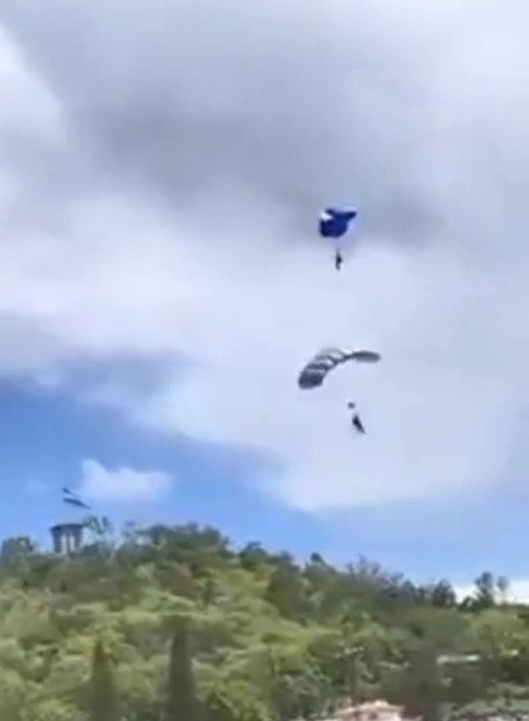 Paratroopers at Ugandan independence celebration 