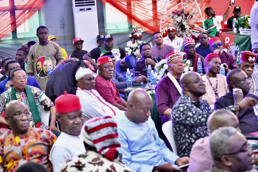 Peter Obi with Abia business community 