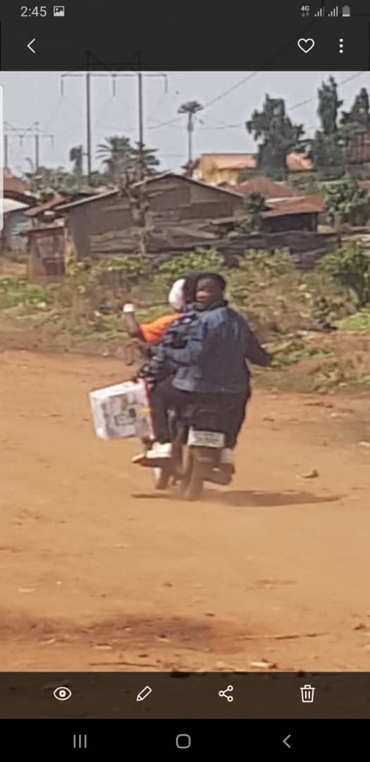 Thugs cart away with ballot boxes