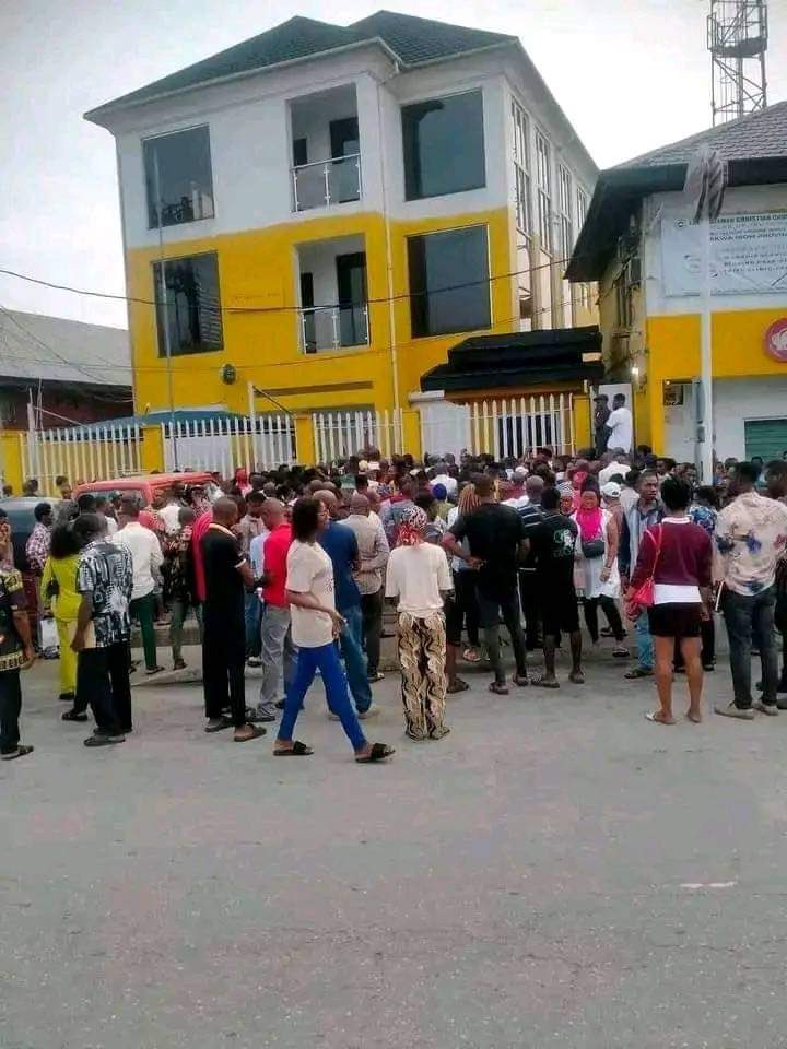 Protesters at MTN office 