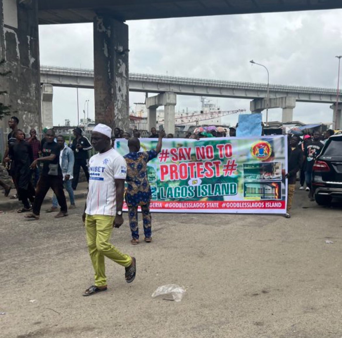 Shameless anti protesters in Lagos 