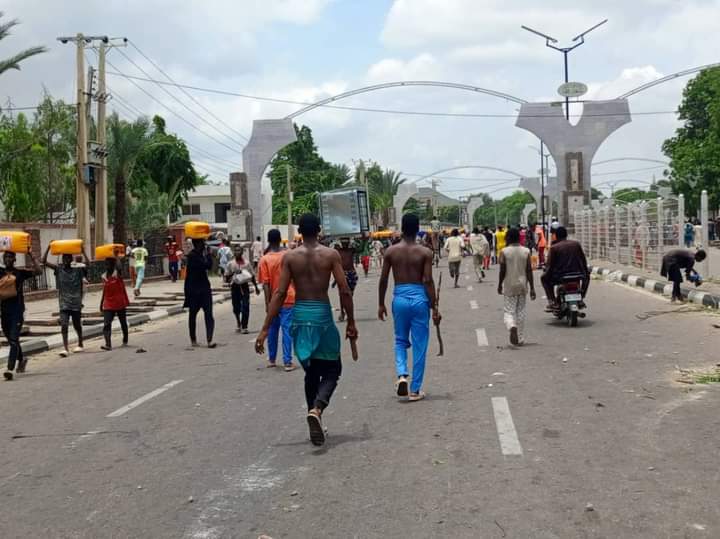 Protesters loot kano way house 